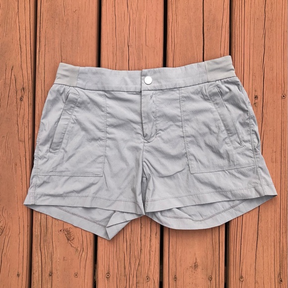 ATHLETA Trekkie North Shorts Style 266268 Light Gray Hiking MSRP $59 Size 8 - Picture 1 of 15